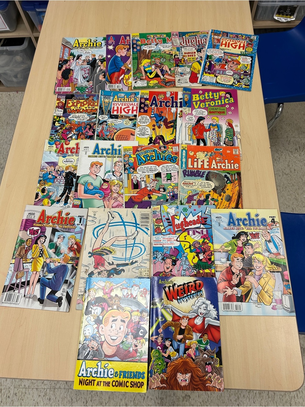 Archie Comics Lot, Approx. 20 Issues - Picture 2 of 10